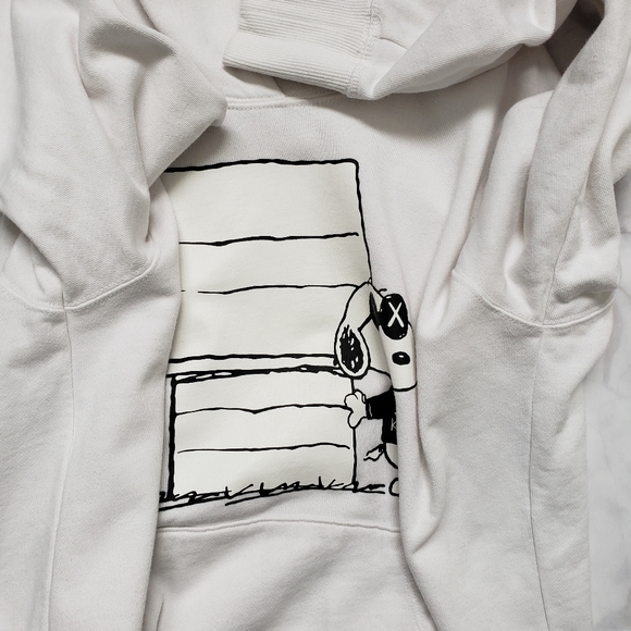 Uniqlo X KAWS X Peanuts Joe Kaws Doghouse Sweatshirt - Picture 7 of 13